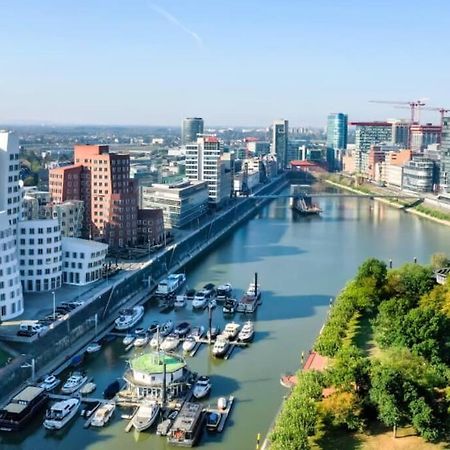 - Chilliges Zimmer In Dusseldorf Mit Balkon & Kuche; Big Tv And Bed - 外观 照片