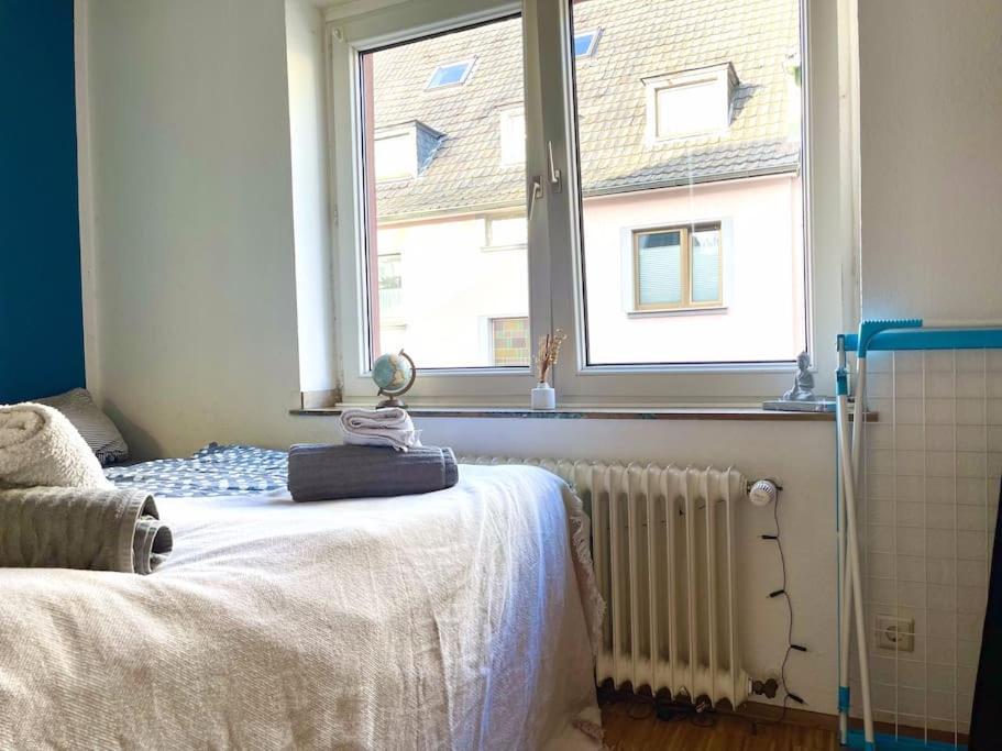 - Chilliges Zimmer In Dusseldorf Mit Balkon & Kuche; Big Tv And Bed - 外观 照片