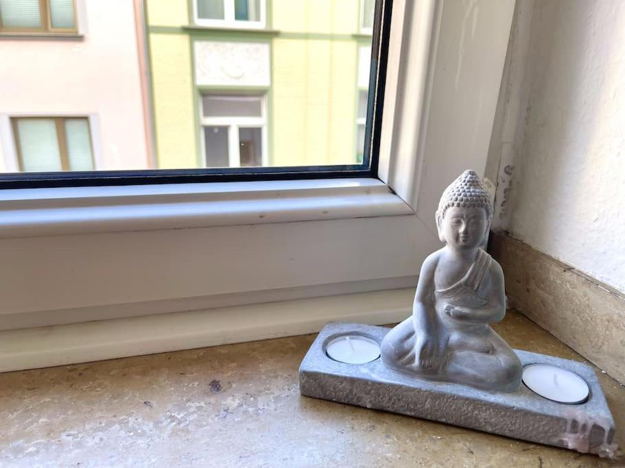 - Chilliges Zimmer In Dusseldorf Mit Balkon & Kuche; Big Tv And Bed - 外观 照片