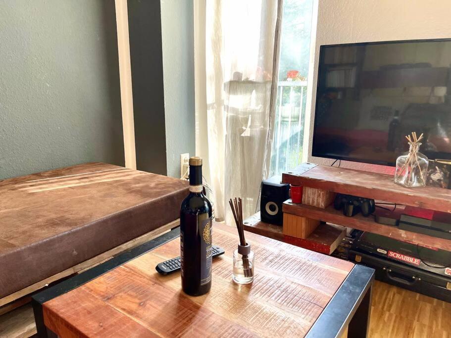 - Chilliges Zimmer In Dusseldorf Mit Balkon & Kuche; Big Tv And Bed - 外观 照片